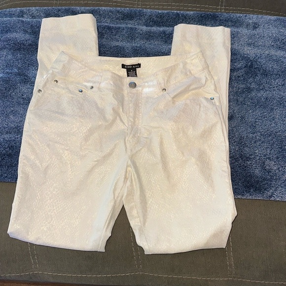 E39 by Eric Shimmery White sz 8 - Picture 2 of 3